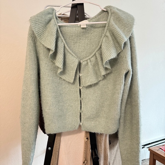Light Green Cardigan - Picture 1 of 2